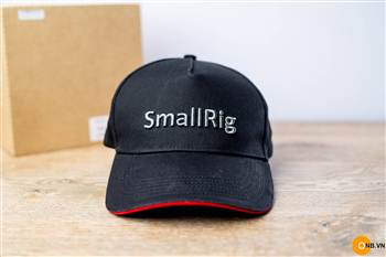 Trên tay nó Smallrig Cap Base Ball chính hãng logo